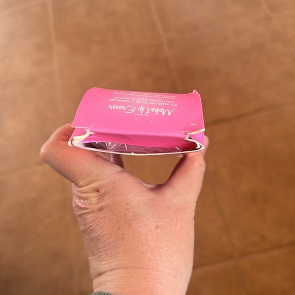 NIP The Original Makeup Eraser, Erase All Makeup With Just Water, Original Pink - Picture 8 of 10